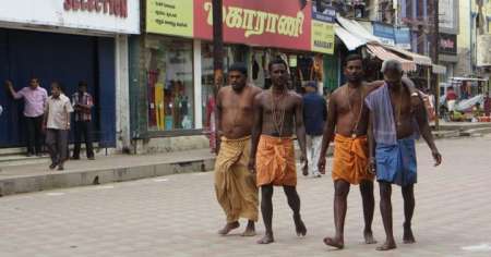 A los hombres de India les quedan grandes los condones