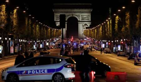 París: un policía muerto y otros dos heridos en un tiroteo en Champs Elysées