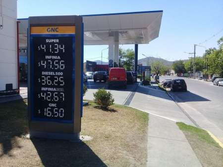 Va de nuevo: YPF aumentó un 9% el combustible