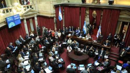 Con una amplia mayoría se votó la salida del default