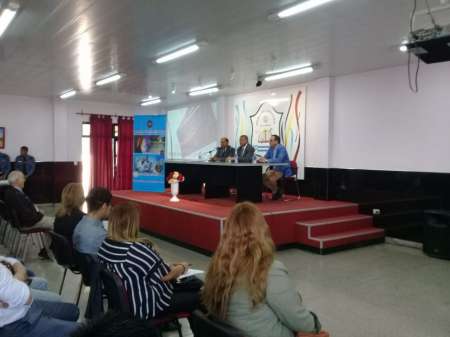 Conferencia de análisis con bases científica de la escena del crimen