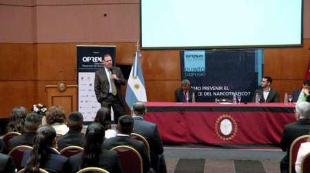 Un ex director de Narcotráfico de México advirtió en Salta: “tienen que tener mucho cuidado”
