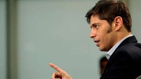 El auto de Axel Kicillof amaneció incendiado