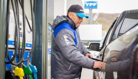 Para el Gobierno, el precio del combustible y el gas están entre los más bajos del mundo