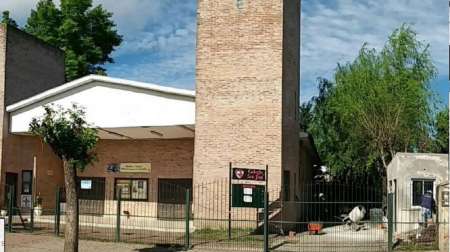 Buenos Aires: un colegio católico les mide la pollera a las alumnas para "evitar tentaciones"