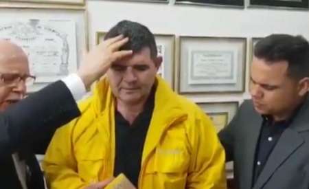 Video: la bendición a la candidatura de Alfredo Olmedo terminó mal