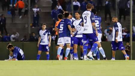 “Albos” y “Santos”, un clásico de necesitados