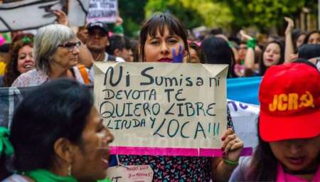 Encuentro de generaciones en la marcha contra la violencia de género