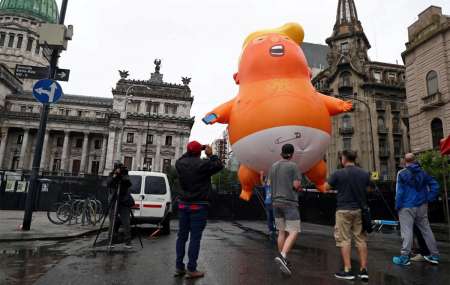 Un “Trump bebé” en el Congreso inauguró las protestas contra el G20