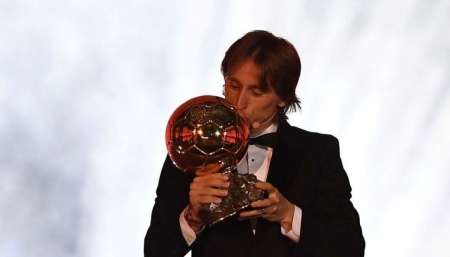 El croata Luka Modric se llevó el Balón de Oro y rompió con el reinado de Messi y Ronaldo