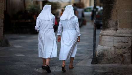 Dos monjas de una escuela católica robaron 500 mil dólares y lo gastaron en viajes y casinos