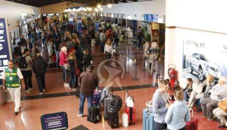 Aeronáuticos anunciaron un paro de 48 horas para el jueves y viernes