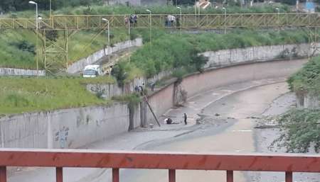 Arrojaron a un menor desde 10 metros de altura tras intentar robarle