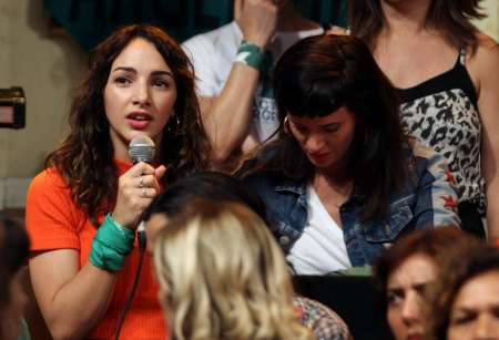 Con fines solidarios, Thelma Fardin promocionó ropa con su nombre