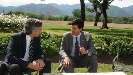 Alberto Fernández cruzó a Macedo y a Urtubey
