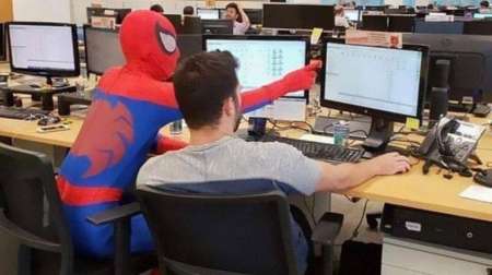 ¡Imperdible! El último día de trabajo en la oficina hizo lo que siempre imaginó