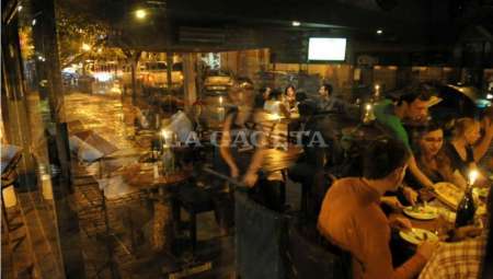 La propina con tarjeta: ¿qué opinan los mozos de Salta?