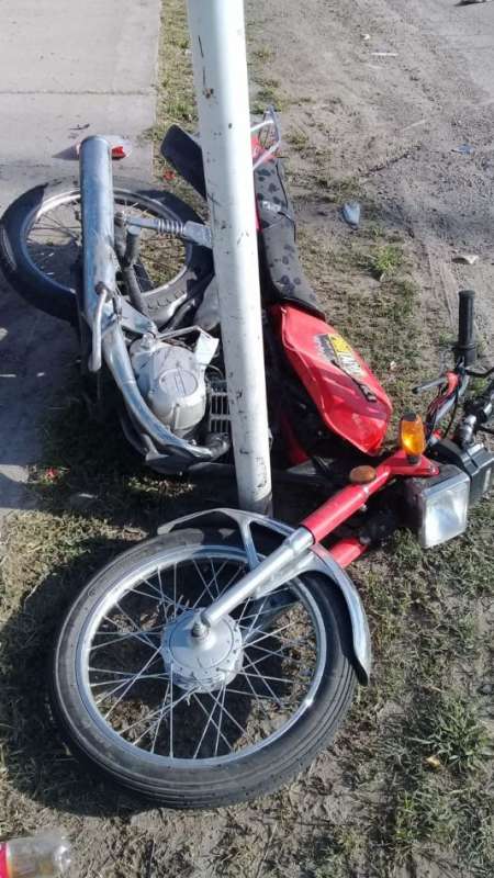 Así le quedó la pierna a unos de los motochorros detenidos en la rotonda del Limache