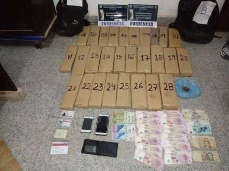 Coronel Juan Solá: llevaban 24 kilos de marihuana y no llegaron lejos