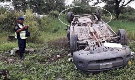Vuelco en ruta 34, se le trabó la dirección y quedó atrapado en el vehículo