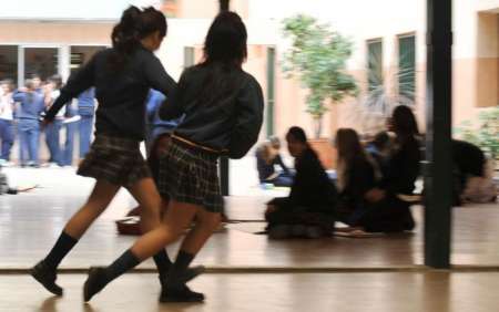 Los colegios congelan las cuotas, por unos meses