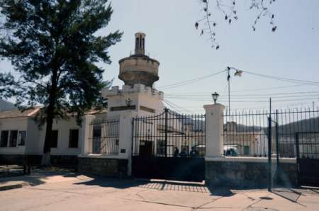 Tres presos apuñalaron a otro durante un tumulto en Villa Las Rosas