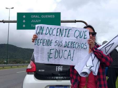 Con docentes en las rutas, los gremios buscan renegociar el acuerdo salarial firmado