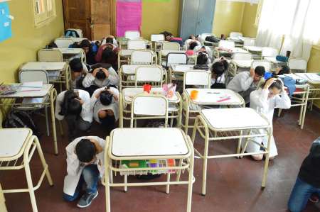 Prevención y Emergencias capacita en escuelas para actuar ante un sismo