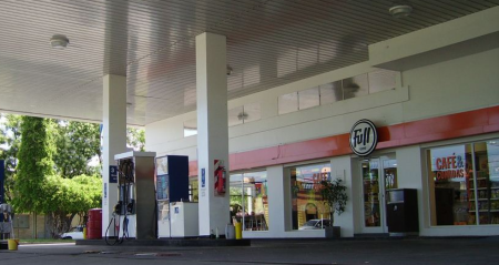 Por la crisis, estaciones de servicio cobrarán impuestos y venderán medias y slips