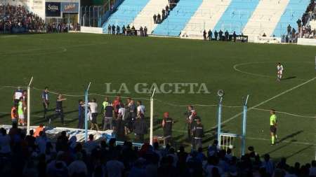 Video: en el clásico salteño no faltaron las piñas y los empujones