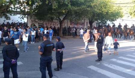 Lo que dejó el finde: hinchas violentos, caos en un colectivo y estafadoras detenidas