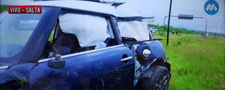 Circunvalación Oeste: Perdió el control y volcó en su Mini Cooper